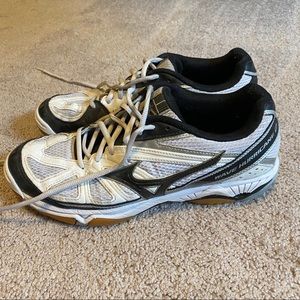 mizuno volleyball sneakers
